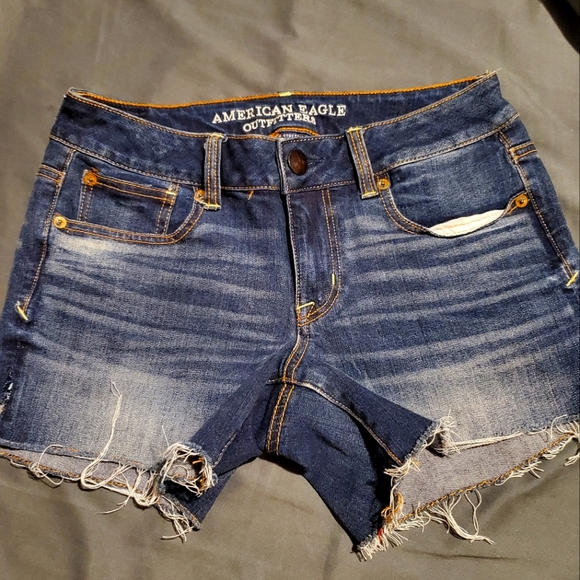 Size 4 American Eagle shorts - Picture 1 of 2